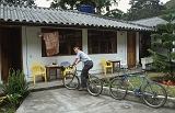 587_Bij de lodge in Banos